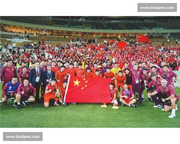 终场哨响足球比分揭晓强队逆转引爆全场激情时刻赛后回顾与战术解析 终场哨响足球比分揭晓强队逆转引爆全场激情时刻赛后回顾与战术解析